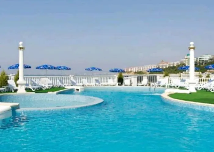 Coastal With Sea View In Elenite, 40m² + Pool Appartement