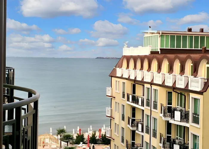 Appartement Coastal With Sea View In Elenite, 40m² + Pool